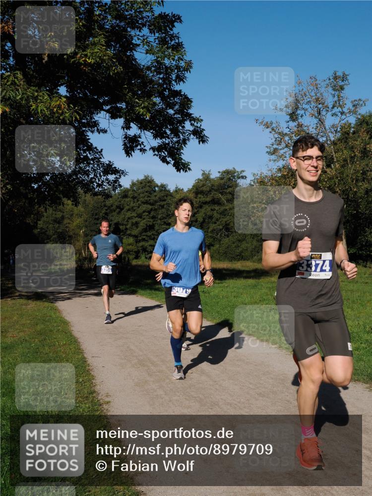 28.09.2025 - 33. Volkslauf durch das schöne Alstertal Fabian Wolf http://msf.ph/oto/8979709 28.09.2025 10:33:44 Laufen 3256, 3079, 13374 meine-sportfotos.de