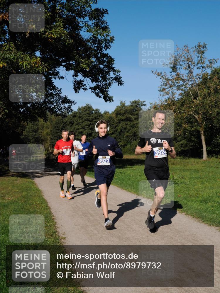 28.09.2025 - 33. Volkslauf durch das schöne Alstertal Fabian Wolf http://msf.ph/oto/8979732 28.09.2025 10:33:55 Laufen 3005, 3923, 3924 meine-sportfotos.de