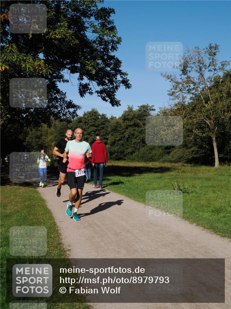 28.09.2025 - 33. Volkslauf durch das schöne Alstertal Fabian Wolf http://msf.ph/oto/8979793 28.09.2025 10:34:14 Laufen 3314, 3107 meine-sportfotos.de