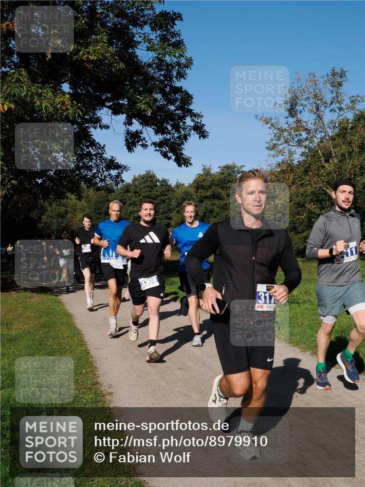 28.09.2025 - 33. Volkslauf durch das schöne Alstertal Fabian Wolf http://msf.ph/oto/8979910 28.09.2025 10:34:38 Laufen 3213, 3309, 3308, 317 meine-sportfotos.de