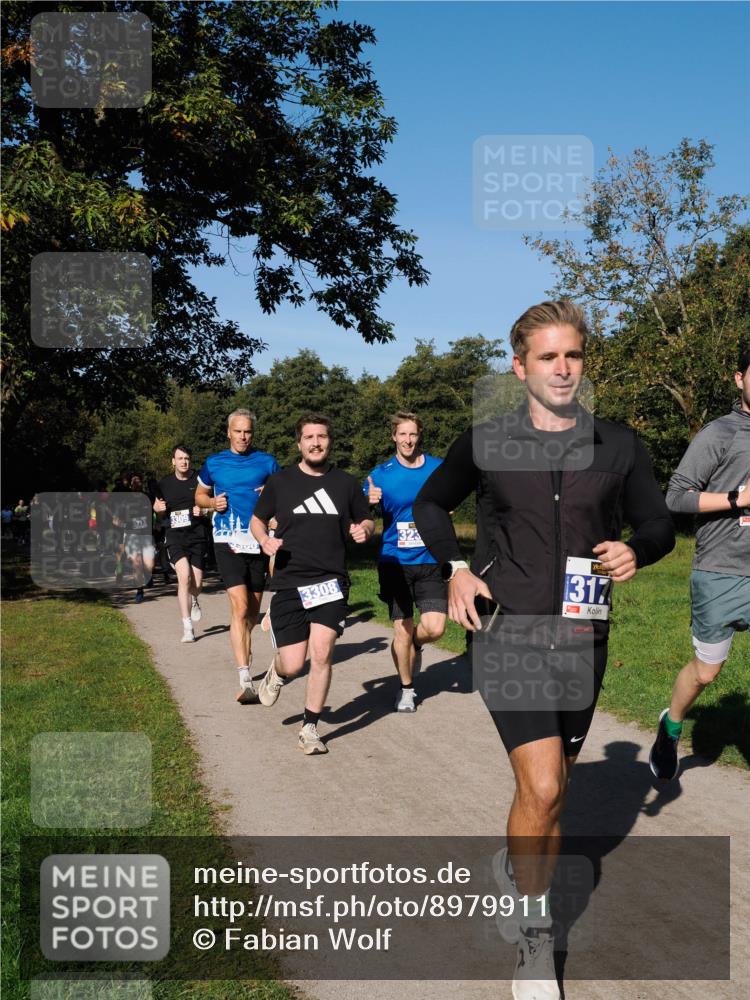 28.09.2025 - 33. Volkslauf durch das schöne Alstertal Fabian Wolf http://msf.ph/oto/8979911 28.09.2025 10:34:38 Laufen 3309, 3308, 1317 meine-sportfotos.de