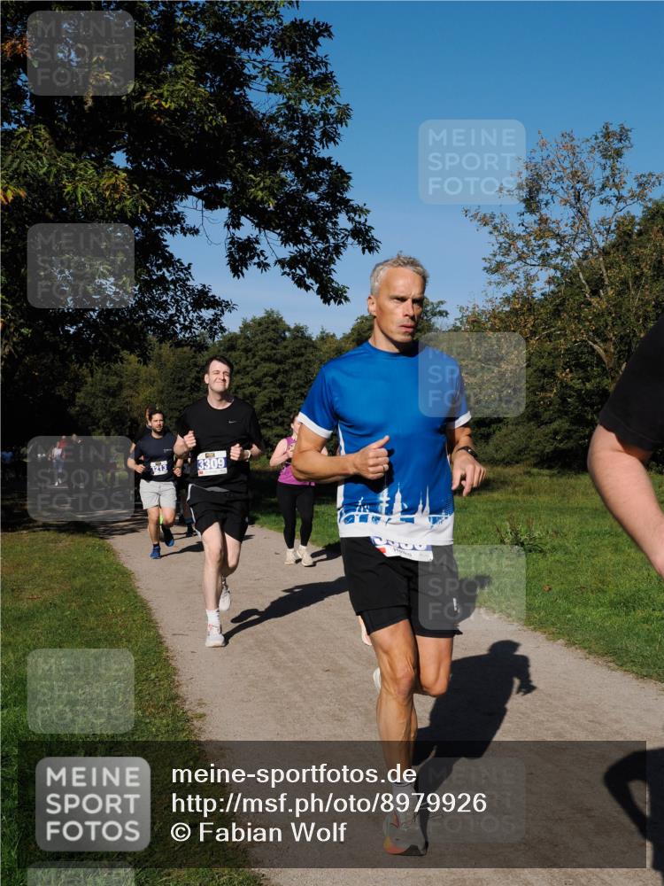 28.09.2025 - 33. Volkslauf durch das schöne Alstertal Fabian Wolf http://msf.ph/oto/8979926 28.09.2025 10:34:39 Laufen 3213, 3309 meine-sportfotos.de