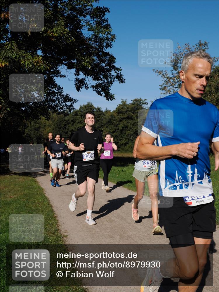 28.09.2025 - 33. Volkslauf durch das schöne Alstertal Fabian Wolf http://msf.ph/oto/8979930 28.09.2025 10:34:40 Laufen 3309, 3408, 13382 meine-sportfotos.de
