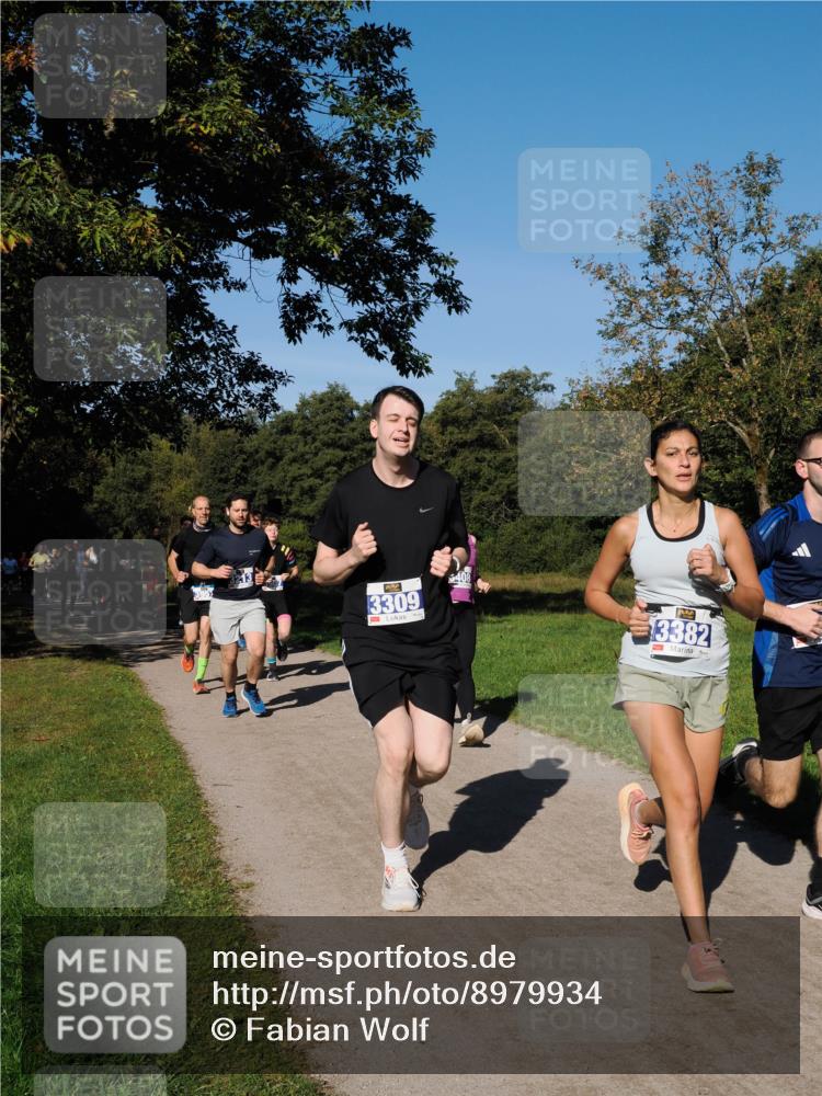 28.09.2025 - 33. Volkslauf durch das schöne Alstertal Fabian Wolf http://msf.ph/oto/8979934 28.09.2025 10:34:40 Laufen 3309, 408, 3382 meine-sportfotos.de