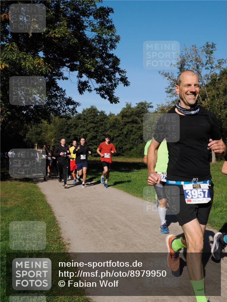 28.09.2025 - 33. Volkslauf durch das schöne Alstertal Fabian Wolf http://msf.ph/oto/8979950 28.09.2025 10:34:43 Laufen 3364, 3042, 3957 meine-sportfotos.de