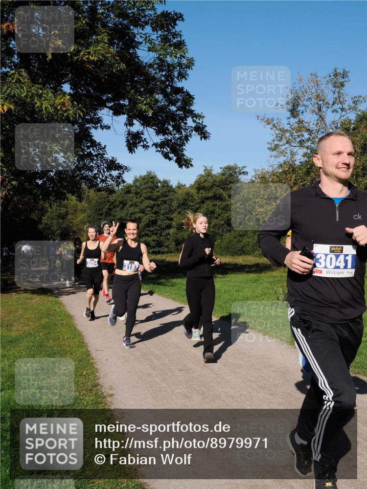 28.09.2025 - 33. Volkslauf durch das schöne Alstertal Fabian Wolf http://msf.ph/oto/8979971 28.09.2025 10:34:47 Laufen 3254, 3187, 3041 meine-sportfotos.de