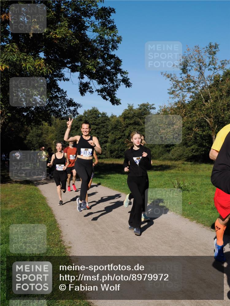 28.09.2025 - 33. Volkslauf durch das schöne Alstertal Fabian Wolf http://msf.ph/oto/8979972 28.09.2025 10:34:47 Laufen 3254, 3187 meine-sportfotos.de