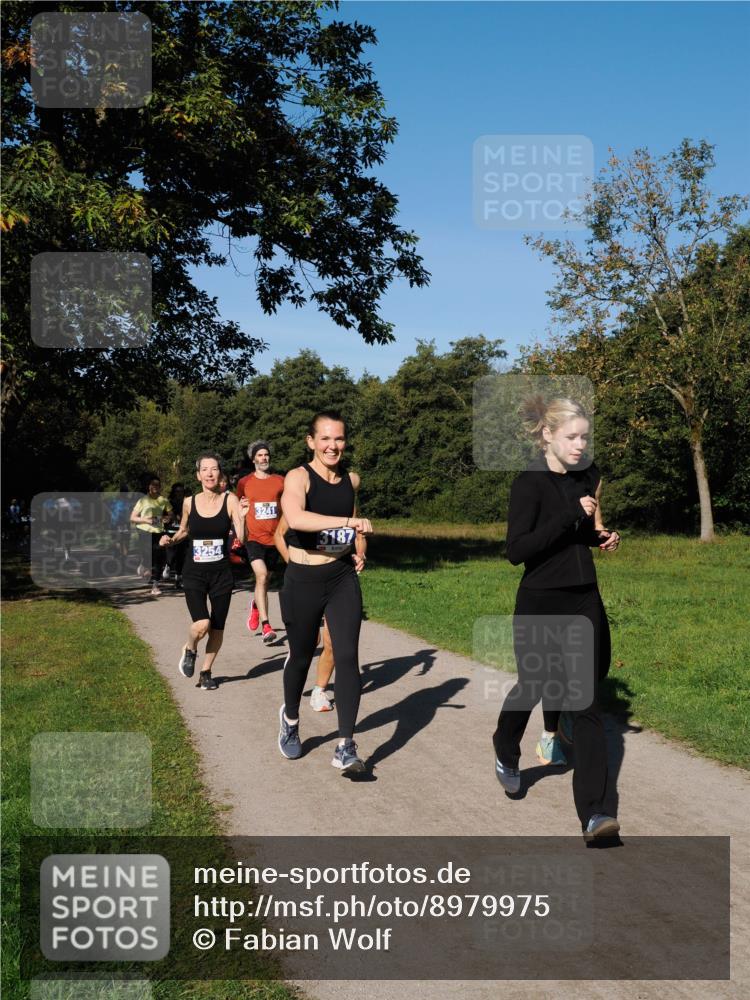 28.09.2025 - 33. Volkslauf durch das schöne Alstertal Fabian Wolf http://msf.ph/oto/8979975 28.09.2025 10:34:47 Laufen 3241, 3187 meine-sportfotos.de