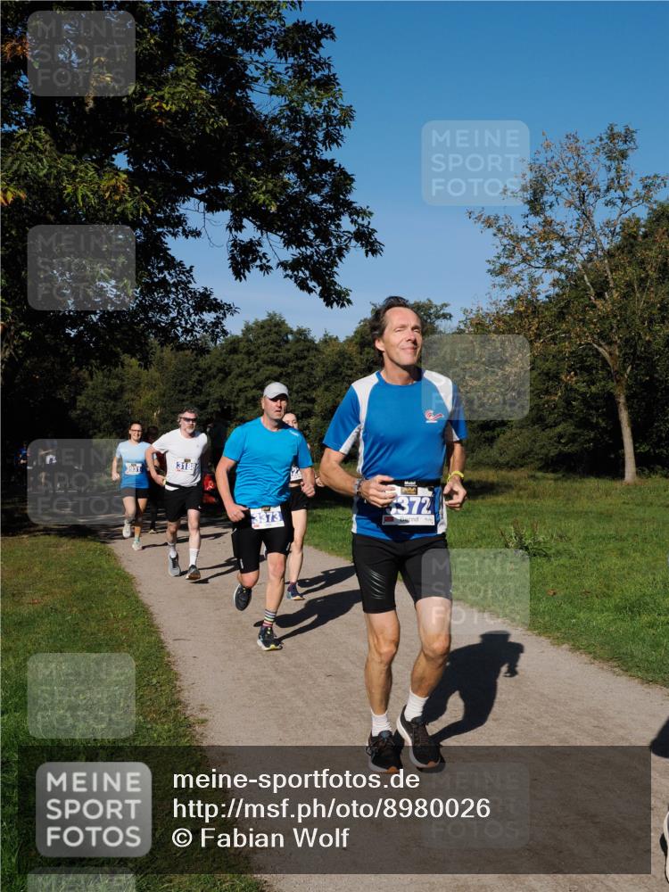 28.09.2025 - 33. Volkslauf durch das schöne Alstertal Fabian Wolf http://msf.ph/oto/8980026 28.09.2025 10:34:53 Laufen 3931, 3188, 3373, 372 meine-sportfotos.de