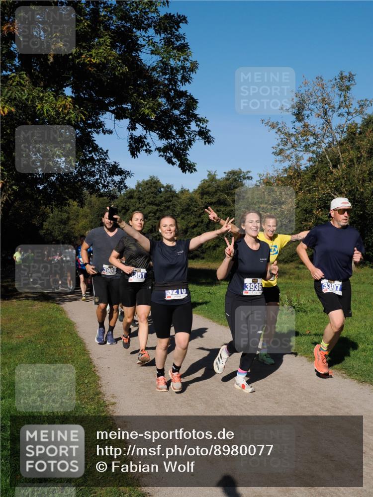 28.09.2025 - 33. Volkslauf durch das schöne Alstertal Fabian Wolf http://msf.ph/oto/8980077 28.09.2025 10:35:04 Laufen 3959, 3351, 5210, 3936, 3307 meine-sportfotos.de