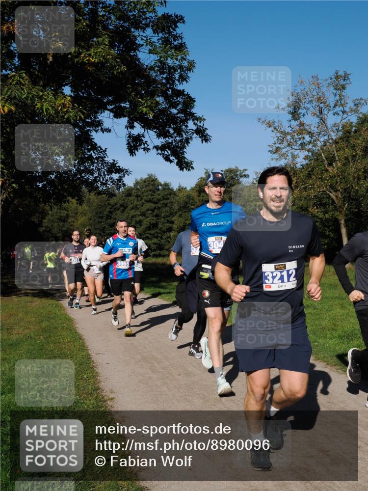 28.09.2025 - 33. Volkslauf durch das schöne Alstertal Fabian Wolf http://msf.ph/oto/8980096 28.09.2025 10:35:07 Laufen 3381, 3066, 304, 3212 meine-sportfotos.de