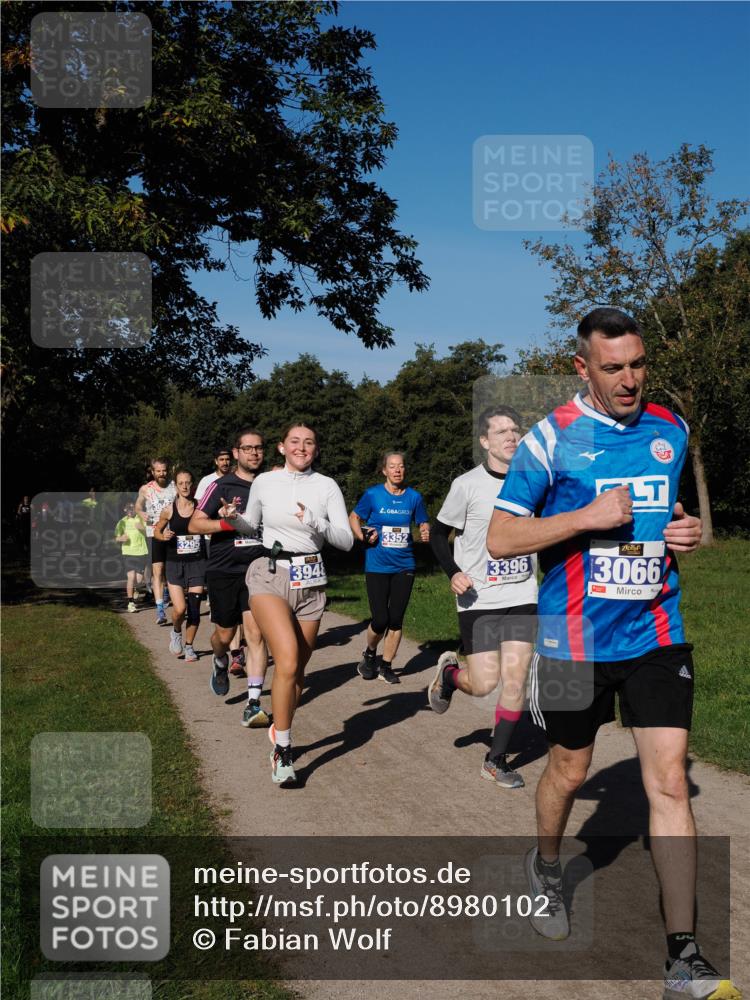 28.09.2025 - 33. Volkslauf durch das schöne Alstertal Fabian Wolf http://msf.ph/oto/8980102 28.09.2025 10:35:09 Laufen 3948, 3352, 3396, 3066 meine-sportfotos.de