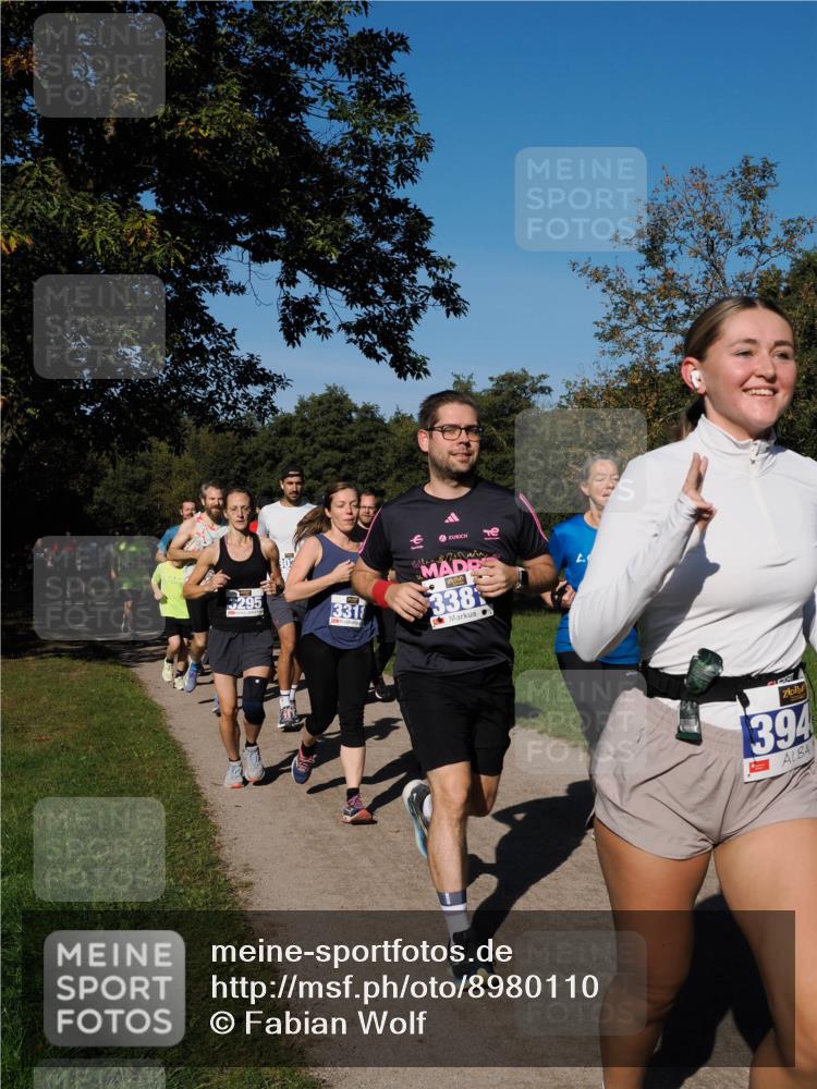 28.09.2025 - 33. Volkslauf durch das schöne Alstertal Fabian Wolf http://msf.ph/oto/8980110 28.09.2025 10:35:10 Laufen 3295, 3318, 338, 394 meine-sportfotos.de