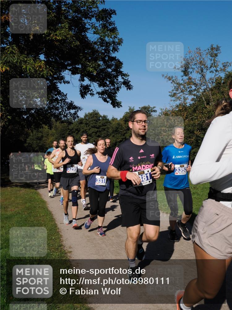 28.09.2025 - 33. Volkslauf durch das schöne Alstertal Fabian Wolf http://msf.ph/oto/8980111 28.09.2025 10:35:10 Laufen 13295, 3318, 381, 3352 meine-sportfotos.de