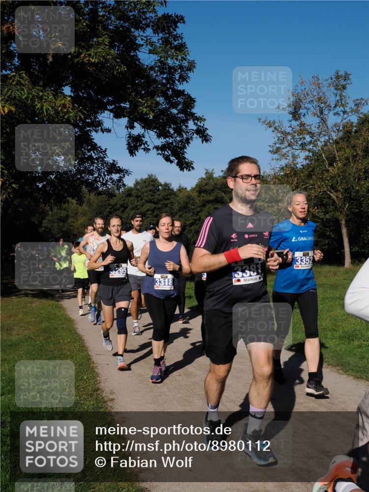 28.09.2025 - 33. Volkslauf durch das schöne Alstertal Fabian Wolf http://msf.ph/oto/8980112 28.09.2025 10:35:10 Laufen 12305, 15299, 3318, 3381, 3352 meine-sportfotos.de