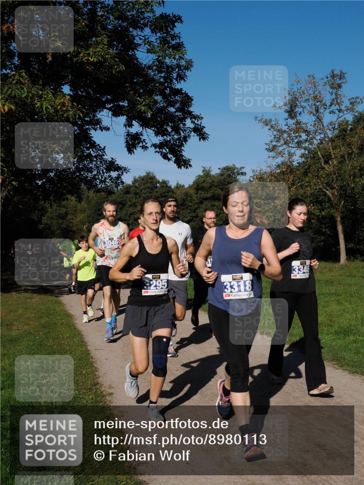 28.09.2025 - 33. Volkslauf durch das schöne Alstertal Fabian Wolf http://msf.ph/oto/8980113 28.09.2025 10:35:11 Laufen 3046, 295, 3318, 3346 meine-sportfotos.de