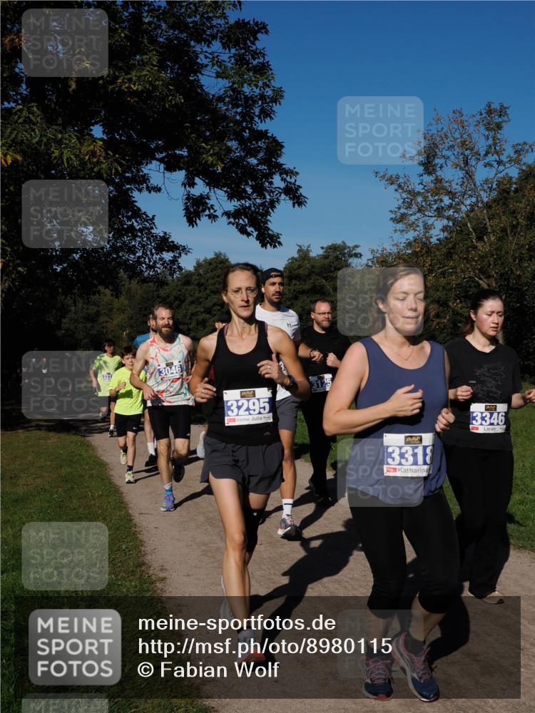 28.09.2025 - 33. Volkslauf durch das schöne Alstertal Fabian Wolf http://msf.ph/oto/8980115 28.09.2025 10:35:11 Laufen 3046, 3295, 3125, 3318, 3346 meine-sportfotos.de