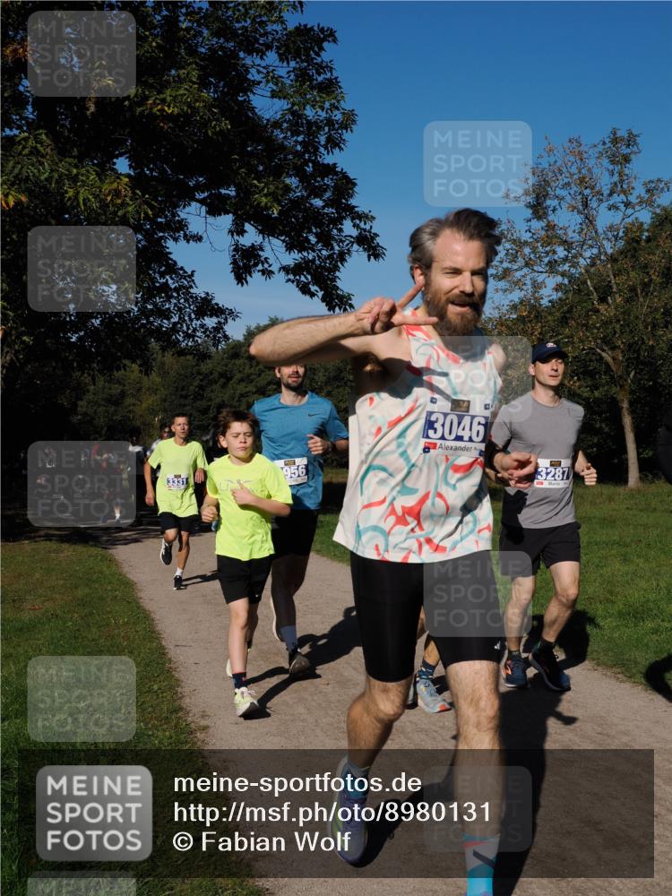 28.09.2025 - 33. Volkslauf durch das schöne Alstertal Fabian Wolf http://msf.ph/oto/8980131 28.09.2025 10:35:13 Laufen 3331, 956, 9, 3046, 3287 meine-sportfotos.de