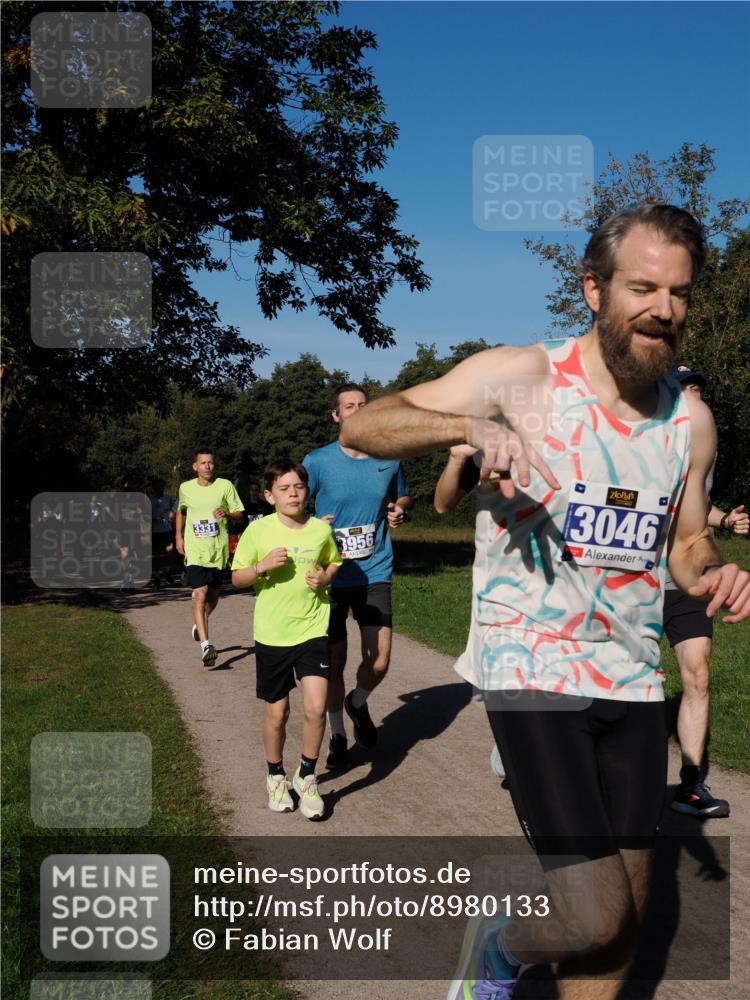 28.09.2025 - 33. Volkslauf durch das schöne Alstertal Fabian Wolf http://msf.ph/oto/8980133 28.09.2025 10:35:13 Laufen 3331, 3956, 3046 meine-sportfotos.de