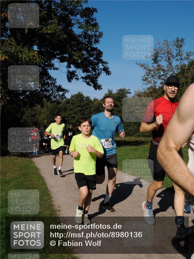 28.09.2025 - 33. Volkslauf durch das schöne Alstertal Fabian Wolf http://msf.ph/oto/8980136 28.09.2025 10:35:13 Laufen 3956 meine-sportfotos.de