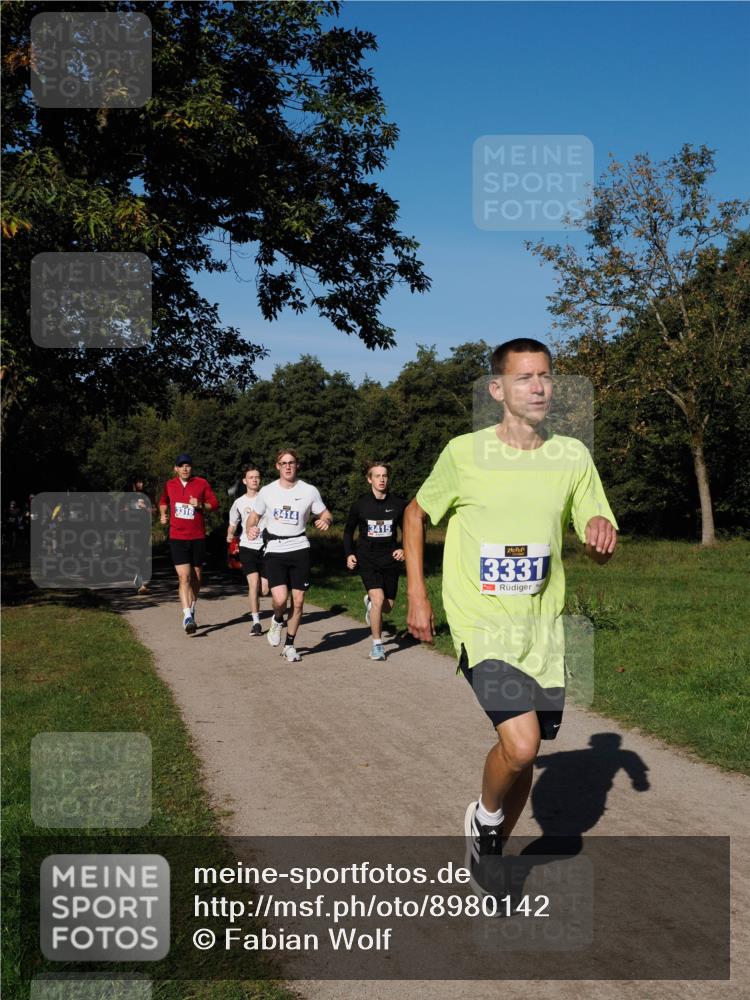28.09.2025 - 33. Volkslauf durch das schöne Alstertal Fabian Wolf http://msf.ph/oto/8980142 28.09.2025 10:35:15 Laufen 3316, 3414, 3415, 3331 meine-sportfotos.de