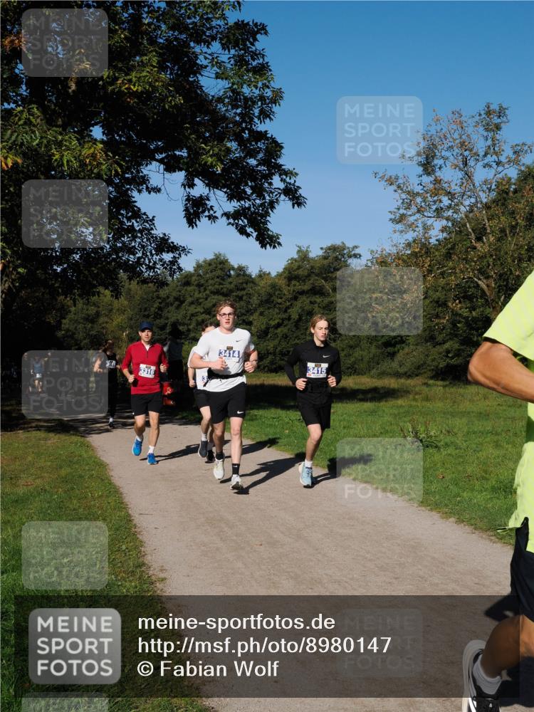 28.09.2025 - 33. Volkslauf durch das schöne Alstertal Fabian Wolf http://msf.ph/oto/8980147 28.09.2025 10:35:15 Laufen 3316, 3414, 3415 meine-sportfotos.de