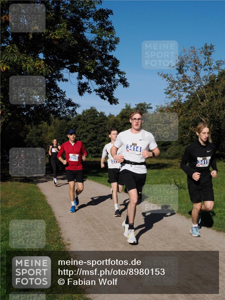 28.09.2025 - 33. Volkslauf durch das schöne Alstertal Fabian Wolf http://msf.ph/oto/8980153 28.09.2025 10:35:16 Laufen 3316, 131, 3414, 3415 meine-sportfotos.de