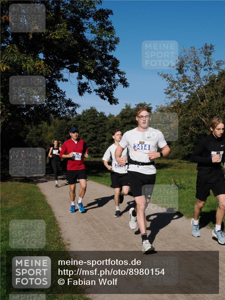 28.09.2025 - 33. Volkslauf durch das schöne Alstertal Fabian Wolf http://msf.ph/oto/8980154 28.09.2025 10:35:17 Laufen 3316, 313, 3414 meine-sportfotos.de
