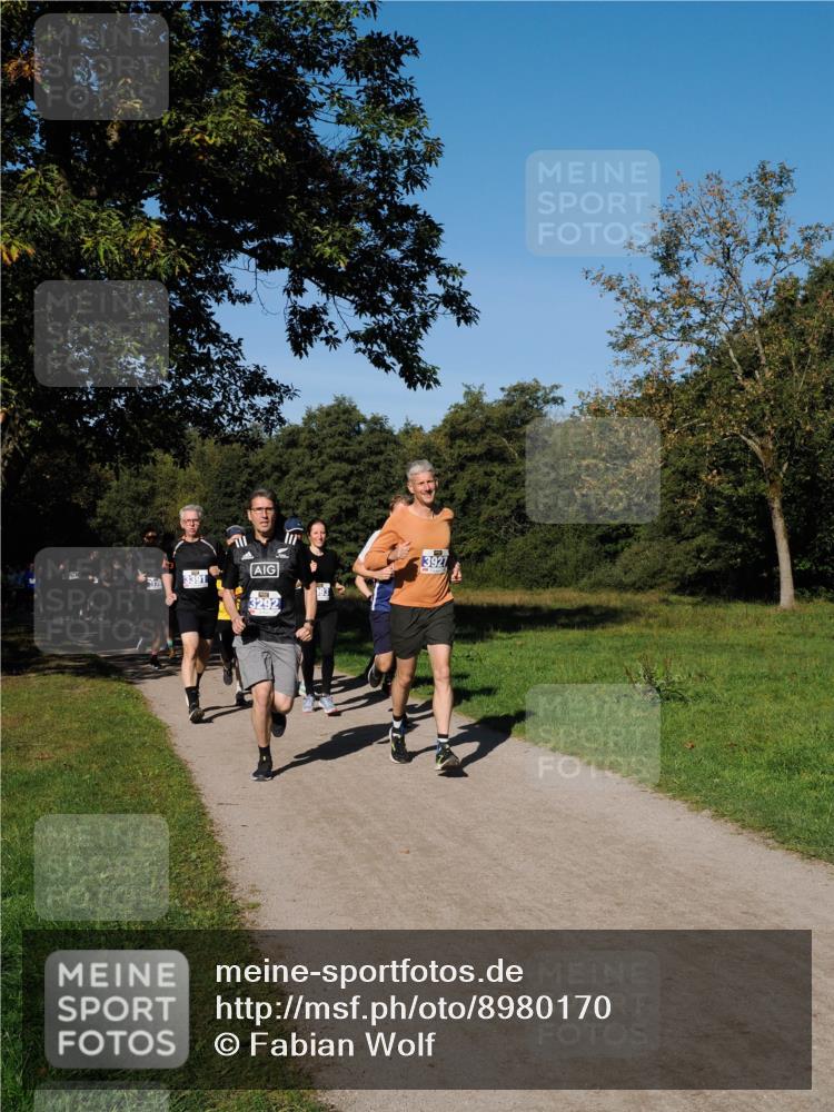 28.09.2025 - 33. Volkslauf durch das schöne Alstertal Fabian Wolf http://msf.ph/oto/8980170 28.09.2025 10:35:21 Laufen 5176, 3292, 3927 meine-sportfotos.de