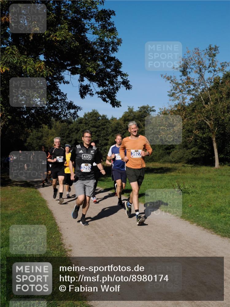 28.09.2025 - 33. Volkslauf durch das schöne Alstertal Fabian Wolf http://msf.ph/oto/8980174 28.09.2025 10:35:21 Laufen 3391, 3292, 3927 meine-sportfotos.de