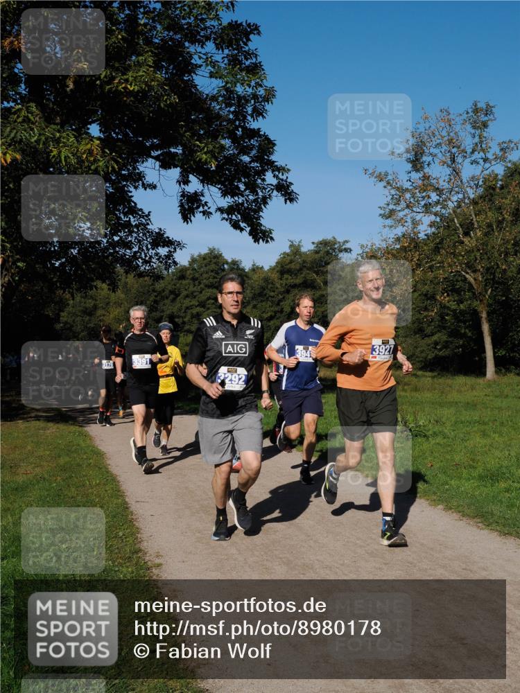 28.09.2025 - 33. Volkslauf durch das schöne Alstertal Fabian Wolf http://msf.ph/oto/8980178 28.09.2025 10:35:22 Laufen 3176, 3391, 3292, 394, 3927 meine-sportfotos.de