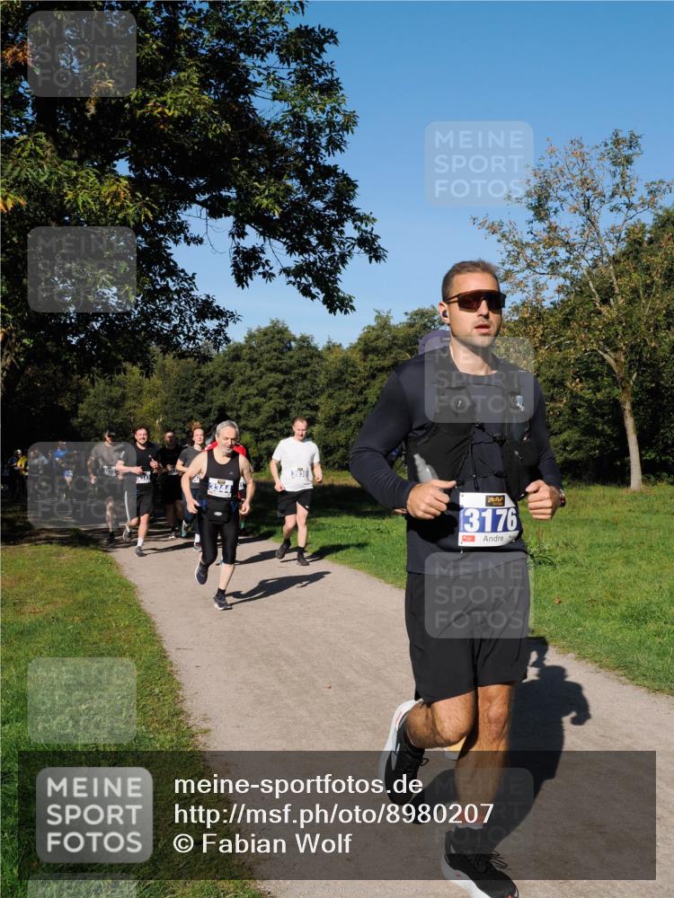 28.09.2025 - 33. Volkslauf durch das schöne Alstertal Fabian Wolf http://msf.ph/oto/8980207 28.09.2025 10:35:26 Laufen 3344, 3930, 3176 meine-sportfotos.de