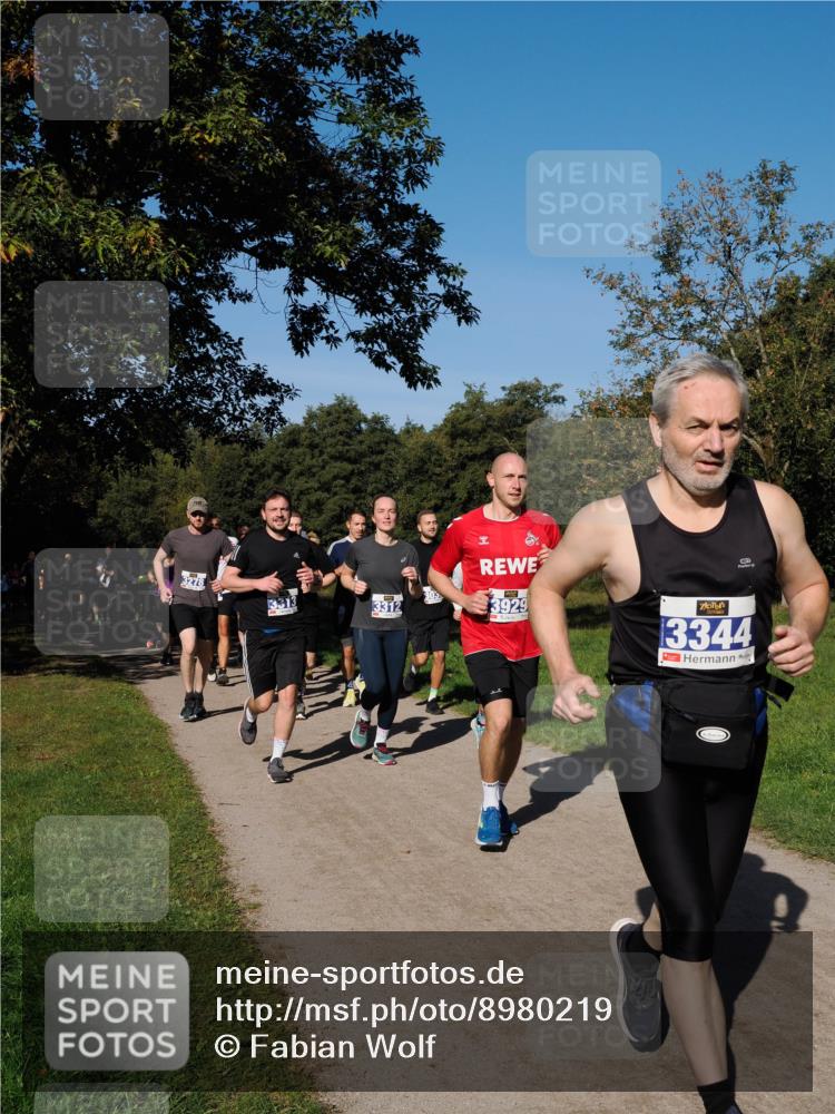 28.09.2025 - 33. Volkslauf durch das schöne Alstertal Fabian Wolf http://msf.ph/oto/8980219 28.09.2025 10:35:28 Laufen 3278, 3313, 3312, 3929, 3344 meine-sportfotos.de
