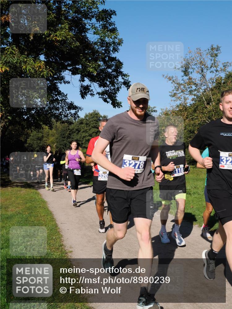 28.09.2025 - 33. Volkslauf durch das schöne Alstertal Fabian Wolf http://msf.ph/oto/8980239 28.09.2025 10:35:31 Laufen 3321, 3048, 320, 3278, 2014, 3118, 32 meine-sportfotos.de