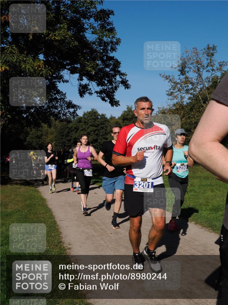 28.09.2025 - 33. Volkslauf durch das schöne Alstertal Fabian Wolf http://msf.ph/oto/8980244 28.09.2025 10:35:31 Laufen 3321, 3048, 3201, 3250 meine-sportfotos.de