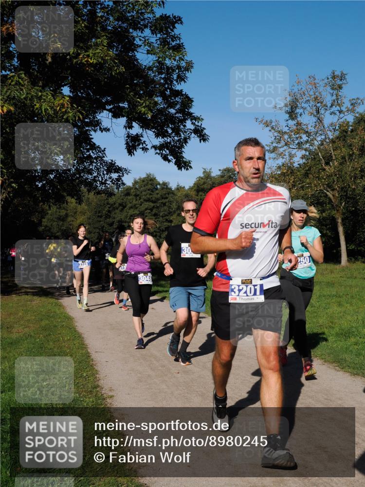 28.09.2025 - 33. Volkslauf durch das schöne Alstertal Fabian Wolf http://msf.ph/oto/8980245 28.09.2025 10:35:32 Laufen 3321, 3048, 30, 3201, 250 meine-sportfotos.de
