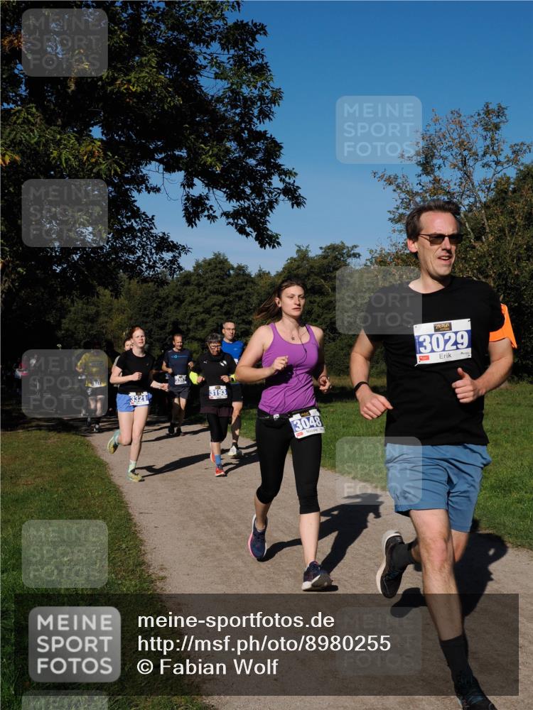 28.09.2025 - 33. Volkslauf durch das schöne Alstertal Fabian Wolf http://msf.ph/oto/8980255 28.09.2025 10:35:33 Laufen 3321, 3193, 3048, 3029 meine-sportfotos.de