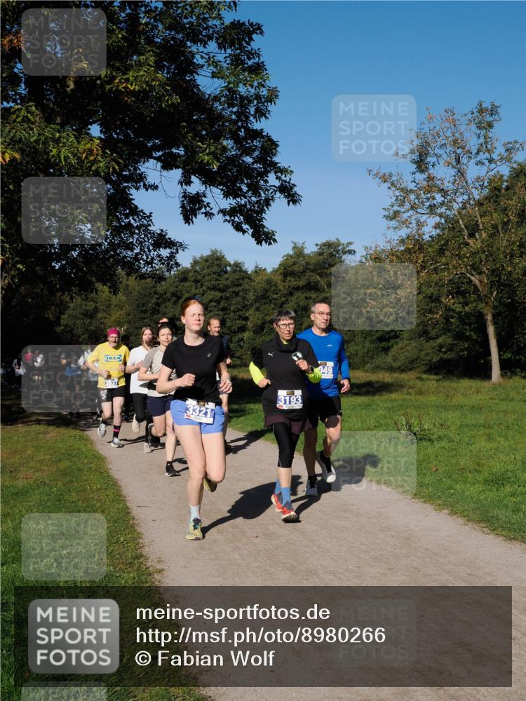 28.09.2025 - 33. Volkslauf durch das schöne Alstertal Fabian Wolf http://msf.ph/oto/8980266 28.09.2025 10:35:34 Laufen 3937, 3321, 3193, 049 meine-sportfotos.de