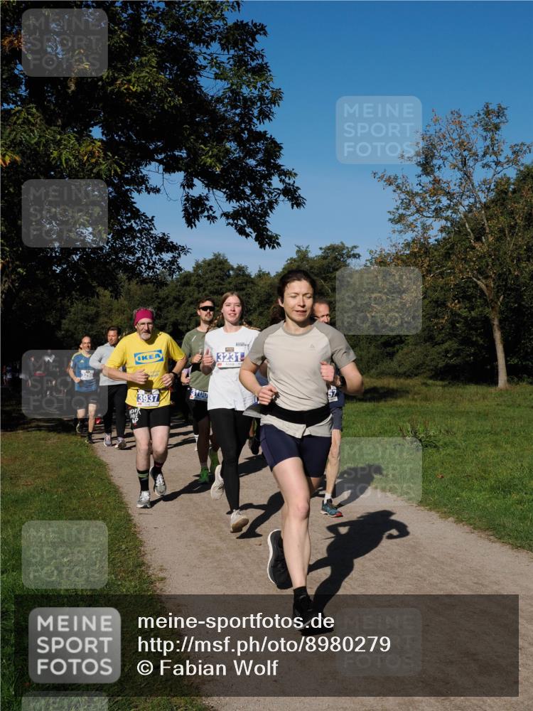 28.09.2025 - 33. Volkslauf durch das schöne Alstertal Fabian Wolf http://msf.ph/oto/8980279 28.09.2025 10:35:36 Laufen 3298, 3937, 3100, 3231 meine-sportfotos.de