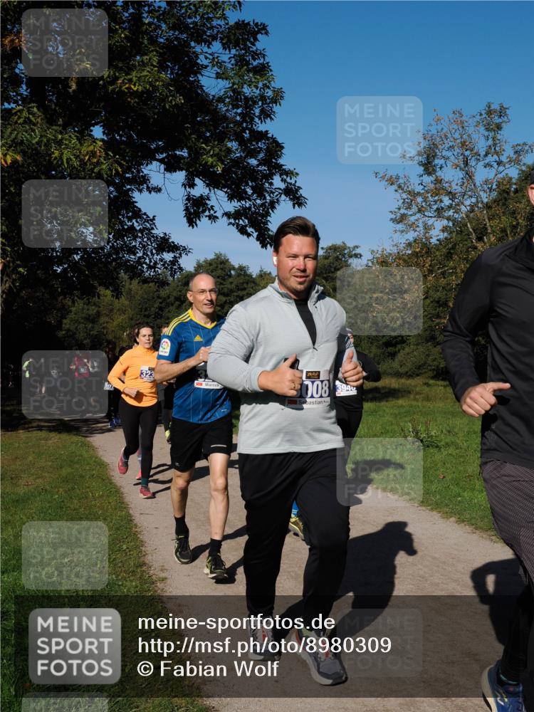 28.09.2025 - 33. Volkslauf durch das schöne Alstertal Fabian Wolf http://msf.ph/oto/8980309 28.09.2025 10:35:39 Laufen 177, 323, 008, 3940 meine-sportfotos.de