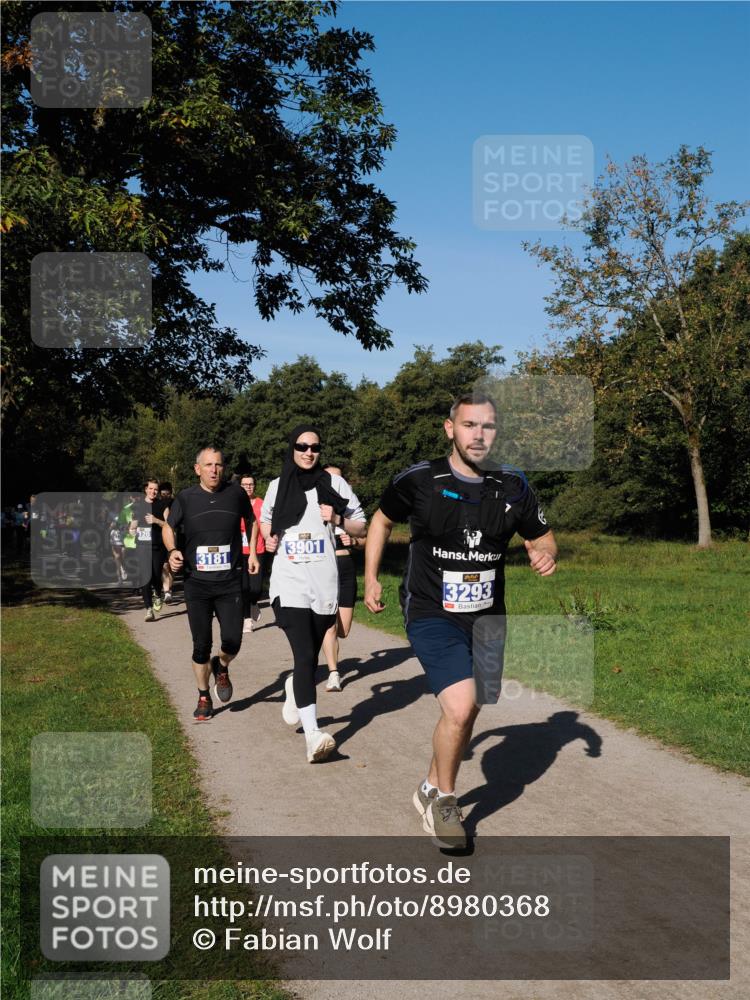 28.09.2025 - 33. Volkslauf durch das schöne Alstertal Fabian Wolf http://msf.ph/oto/8980368 28.09.2025 10:35:47 Laufen 3901, 3181, 3293 meine-sportfotos.de
