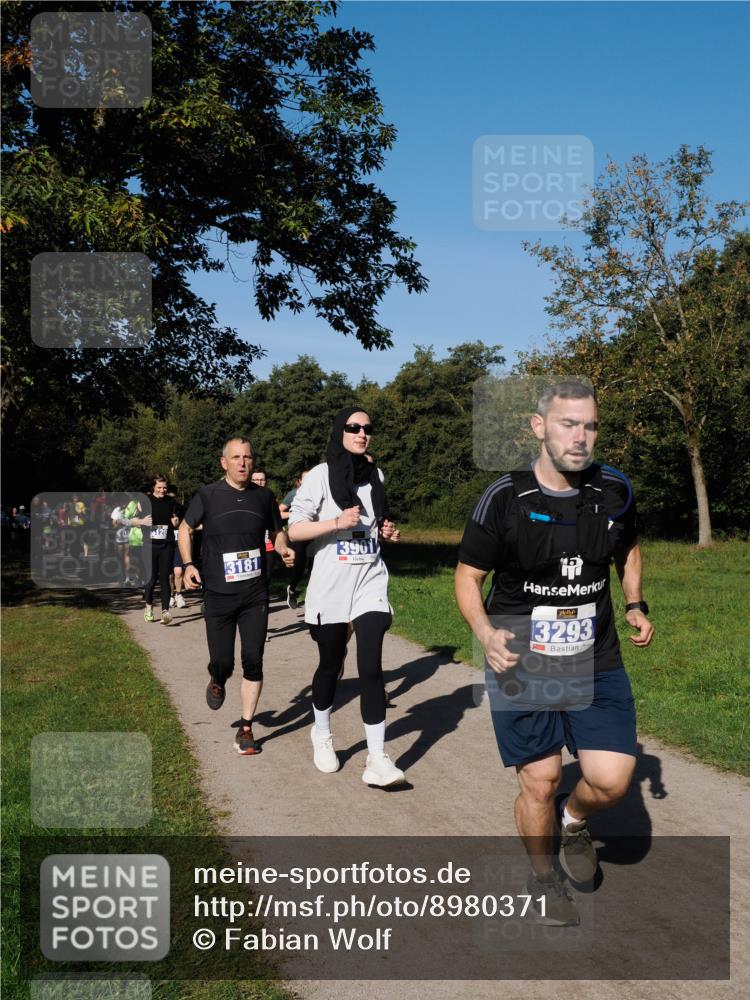 28.09.2025 - 33. Volkslauf durch das schöne Alstertal Fabian Wolf http://msf.ph/oto/8980371 28.09.2025 10:35:47 Laufen 3181, 3901, 3293 meine-sportfotos.de