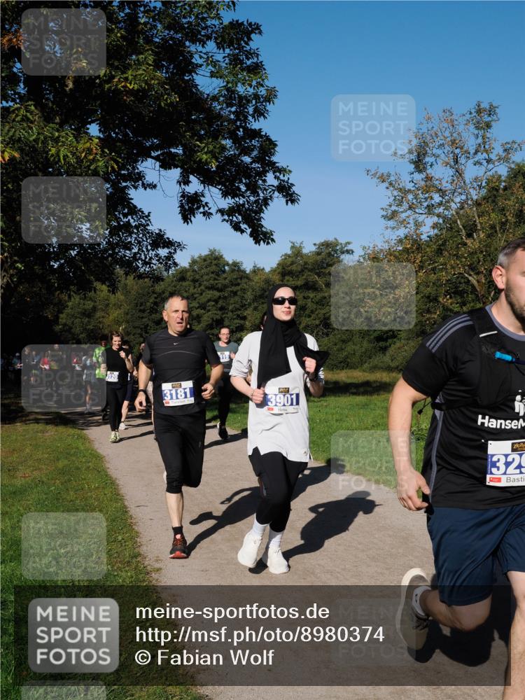 28.09.2025 - 33. Volkslauf durch das schöne Alstertal Fabian Wolf http://msf.ph/oto/8980374 28.09.2025 10:35:47 Laufen 120, 3181, 115, 3901, 1329 meine-sportfotos.de