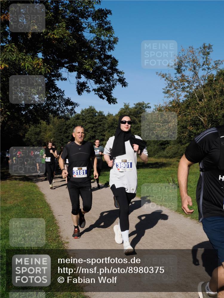 28.09.2025 - 33. Volkslauf durch das schöne Alstertal Fabian Wolf http://msf.ph/oto/8980375 28.09.2025 10:35:47 Laufen 120, 3181, 115, 3901 meine-sportfotos.de