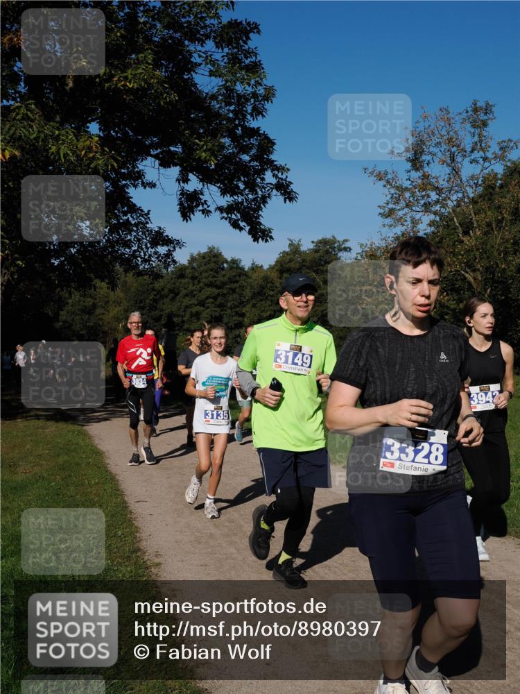 28.09.2025 - 33. Volkslauf durch das schöne Alstertal Fabian Wolf http://msf.ph/oto/8980397 28.09.2025 10:35:53 Laufen 3034, 3135, 3149, 13328, 3942 meine-sportfotos.de