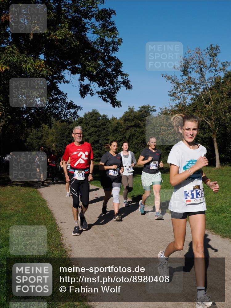 28.09.2025 - 33. Volkslauf durch das schöne Alstertal Fabian Wolf http://msf.ph/oto/8980408 28.09.2025 10:35:54 Laufen 3218, 3034, 3385, 3217, 56, 3135 meine-sportfotos.de