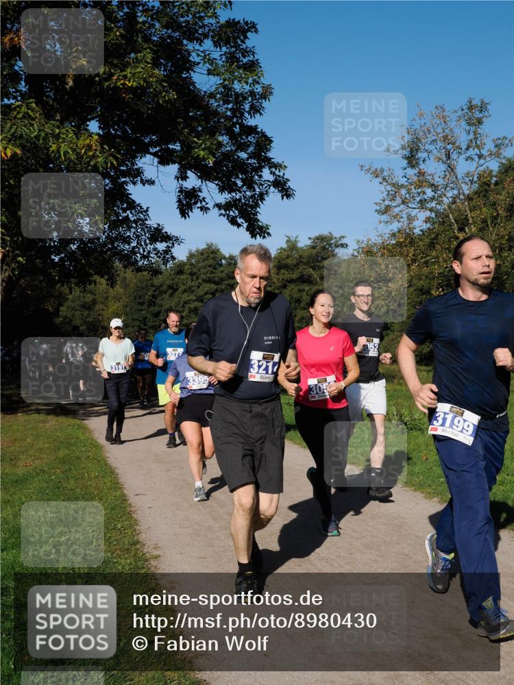28.09.2025 - 33. Volkslauf durch das schöne Alstertal Fabian Wolf http://msf.ph/oto/8980430 28.09.2025 10:35:59 Laufen 3191, 3277, 3395, 321, 305, 3199 meine-sportfotos.de