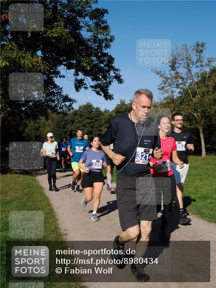 28.09.2025 - 33. Volkslauf durch das schöne Alstertal Fabian Wolf http://msf.ph/oto/8980434 28.09.2025 10:36:00 Laufen 3277, 3395, 321, 059, 052 meine-sportfotos.de