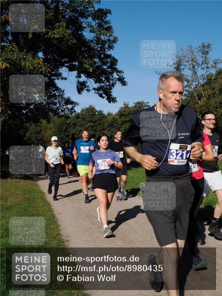 28.09.2025 - 33. Volkslauf durch das schöne Alstertal Fabian Wolf http://msf.ph/oto/8980435 28.09.2025 10:36:00 Laufen 3277, 3191, 339, 144, 3214 meine-sportfotos.de