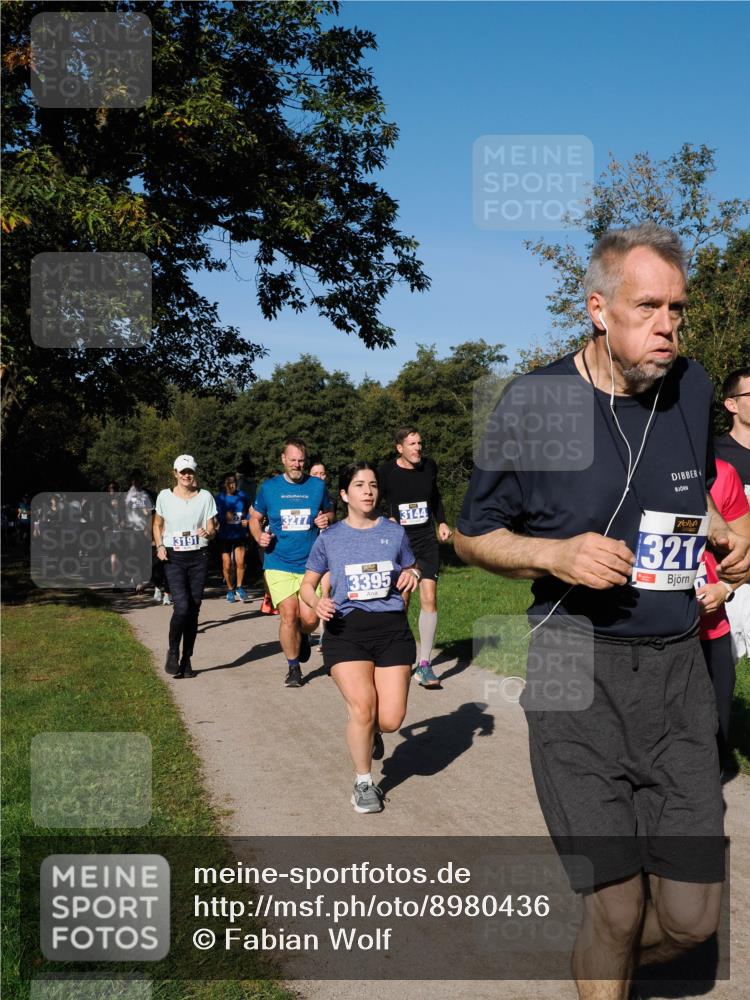 28.09.2025 - 33. Volkslauf durch das schöne Alstertal Fabian Wolf http://msf.ph/oto/8980436 28.09.2025 10:36:00 Laufen 3277, 3144, 3191, 3395, 321 meine-sportfotos.de